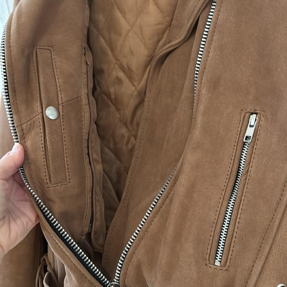Understated leather jacket - Picture 9 of 11